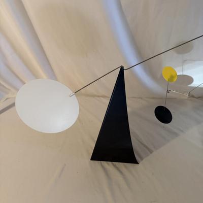 Ekko Standing Circles Desktop Mobile (LR-MG)