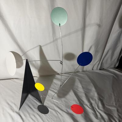 Ekko Standing Circles Desktop Mobile (LR-MG)