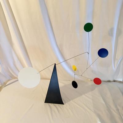 Ekko Standing Circles Desktop Mobile (LR-MG)