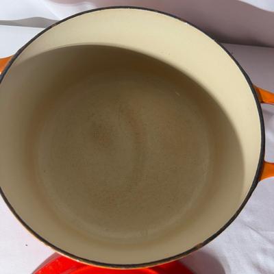 Le Creuset Dutch Ovens (LR-MG)