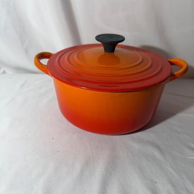 Le Creuset Dutch Ovens (LR-MG)
