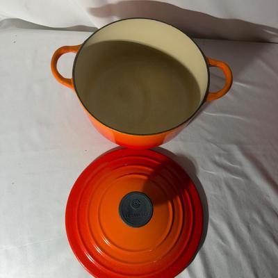 Le Creuset Dutch Ovens (LR-MG)