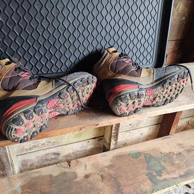 North Face Snowsquall Men's 9.5 Boots & Boot Tray (G-JS)