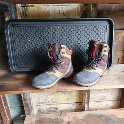 North Face Snowsquall Men's 9.5 Boots & Boot Tray (G-JS)
