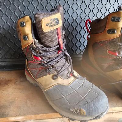 North Face Snowsquall Men's 9.5 Boots & Boot Tray (G-JS)