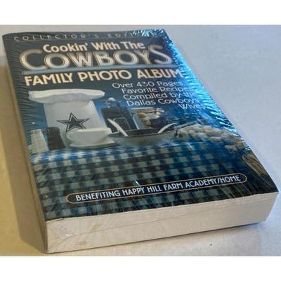 Cookin' with the Cowboys: Family Photo Album & Favorite Recipes Soft cover