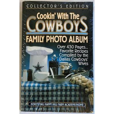 Cookin' with the Cowboys: Family Photo Album & Favorite Recipes Soft cover