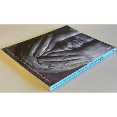 A Fleur De Peau: Le moulage sur nature au xixe siecle Soft cover. RMN, 2001