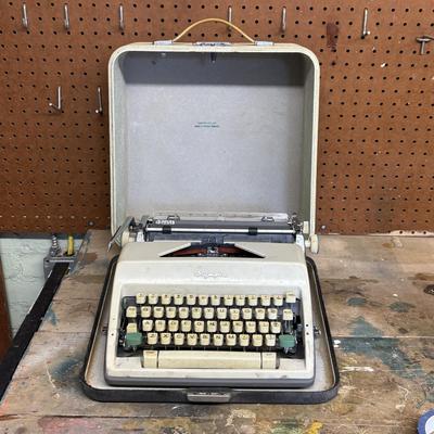 Olympia De Luxe Portable Manual Typewriter (BS2-SF)