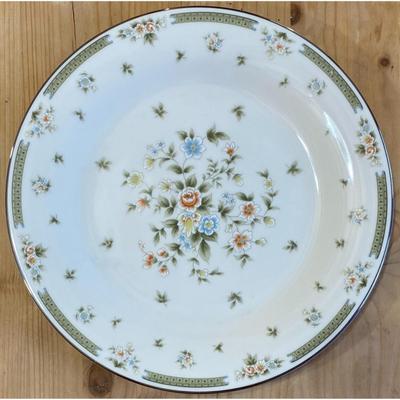 2 American Royalty Spring Gardens Very Fine Porcelain Japan Dinner Plates 1003