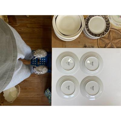 8 Wallace Silversmiths Gold Plume White w/ Gold Trim Salad Plates