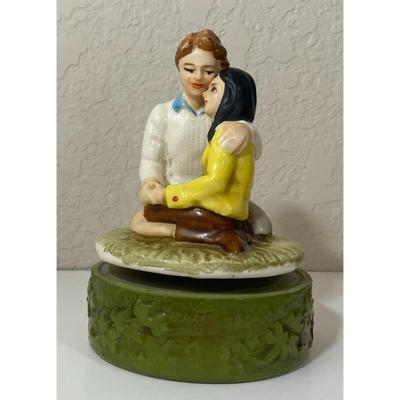 Love Story Rotating Music Box Hugging Couple Japan Green White Yellow Brown