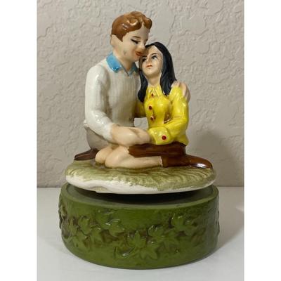 Love Story Rotating Music Box Hugging Couple Japan Green White Yellow Brown