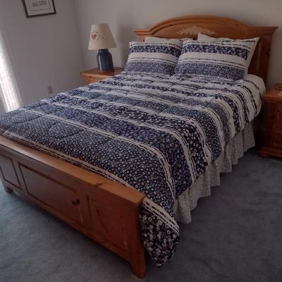 Broyhill Solid Wood Pine Queen Size Bed with Mattress Set (Linens Not Included)