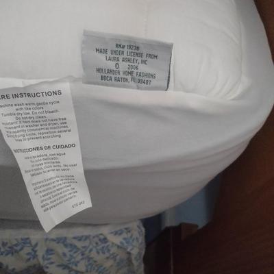 Broyhill Solid Wood Pine Queen Size Bed with Mattress Set (Linens Not Included)