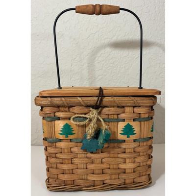 Christmas Tree Woven Wicker Basket Facial Tissue Holder Holidays Wood Winter