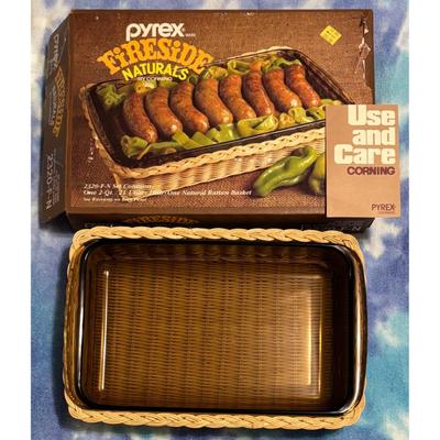 Pyrex Fireside Naturals Corning 2320-F-N Dish & Rattan Basket w/ Box Care Guide