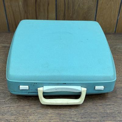 SCM Smith-Corona Corsair Deluxe Manual Portable Typewriter (BS2-SF)