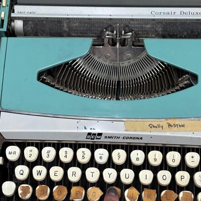SCM Smith-Corona Corsair Deluxe Manual Portable Typewriter (BS2-SF)