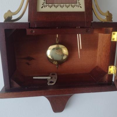 Antique Seth Thomas Banjo Wall Clock with Mahogany Case Key-Wind and Pendulum