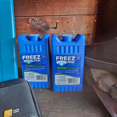 Coleman, Rubbermaid & Other Camping Gear (G-JS)