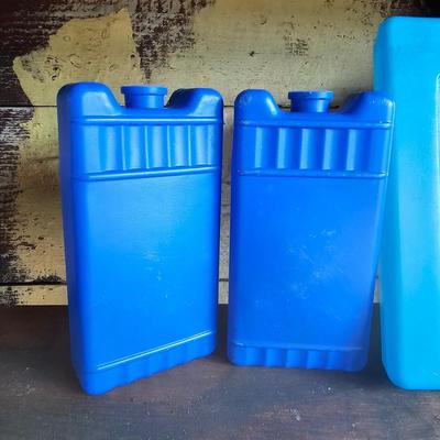 Coleman, Rubbermaid & Other Camping Gear (G-JS)