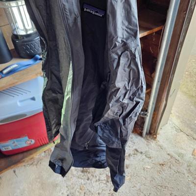 Coleman, Rubbermaid & Other Camping Gear (G-JS)