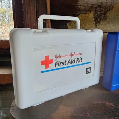 Coleman, Rubbermaid & Other Camping Gear (G-JS)