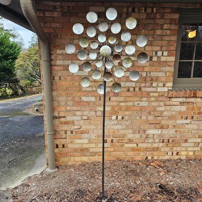 Wind Spinner Yard Art (G-JS)