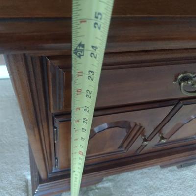 Thomasville Cherry Finish Bedside Table Choice A