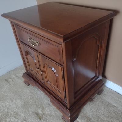 Thomasville Cherry Finish Bedside Table Choice B
