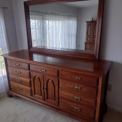 Thomasville Cherry Finish 9 Drawer Stretch Dresser with Sweater Drawers and Mirror
