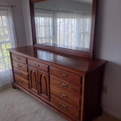 Thomasville Cherry Finish 9 Drawer Stretch Dresser with Sweater Drawers and Mirror