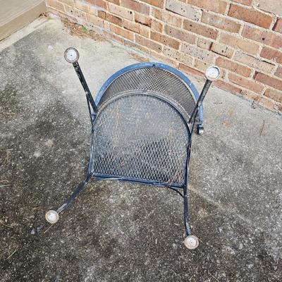 Open Mesh Wrought Iron Table, Four Chairs & Umbrella Stand (BP-JS)
