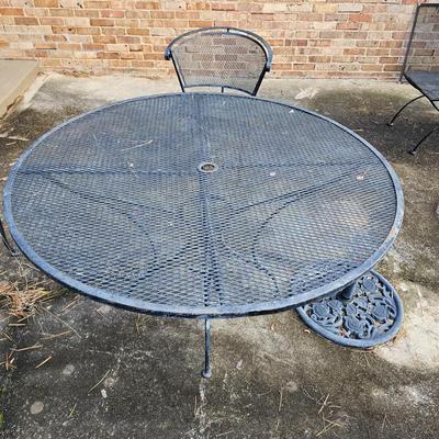 Open Mesh Wrought Iron Table, Four Chairs & Umbrella Stand (BP-JS)