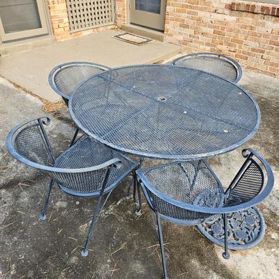 Open Mesh Wrought Iron Table, Four Chairs & Umbrella Stand (BP-JS)
