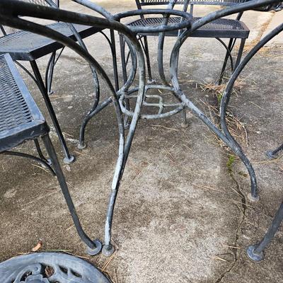 Open Mesh Wrought Iron Table, Four Chairs & Umbrella Stand (BP-JS)