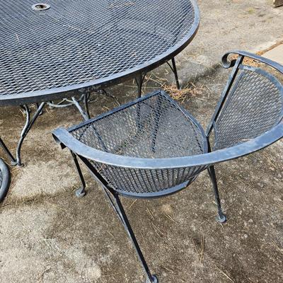 Open Mesh Wrought Iron Table, Four Chairs & Umbrella Stand (BP-JS)