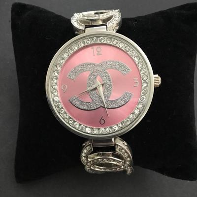 Very nice silver toned, rhinestone fashion, wristwatch women’s working new battery