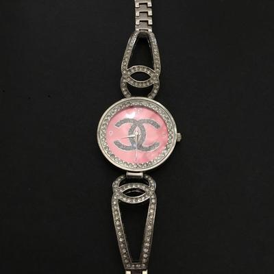 Very nice silver toned, rhinestone fashion, wristwatch women’s working new battery