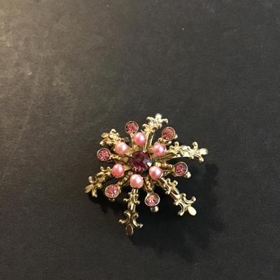 Beautiful gold tone brooch Star with pink Rhinestones and pink faux pearls