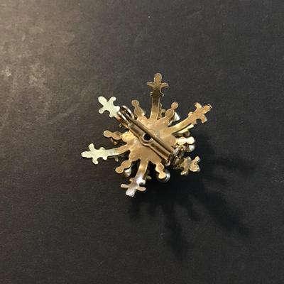 Beautiful gold tone brooch Star with pink Rhinestones and pink faux pearls