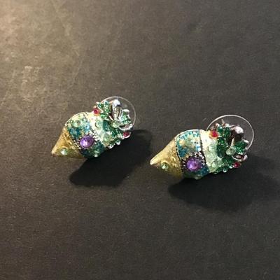 Pretty holiday stud Earrings