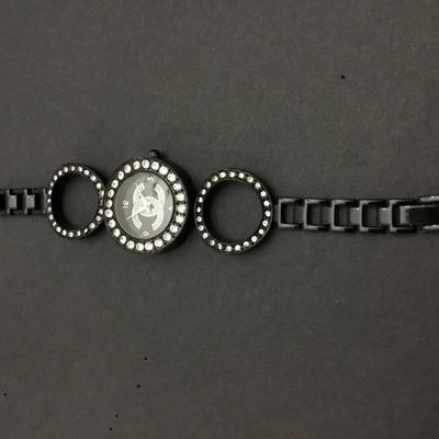 Black metal rhinestone fashion, watch new battery working