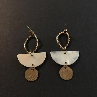 Kendra Scott Ndot Abalone White Shell & Hammerhead gold dangle earrings