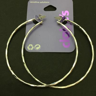 New sensitive solutions, large hoop earrings