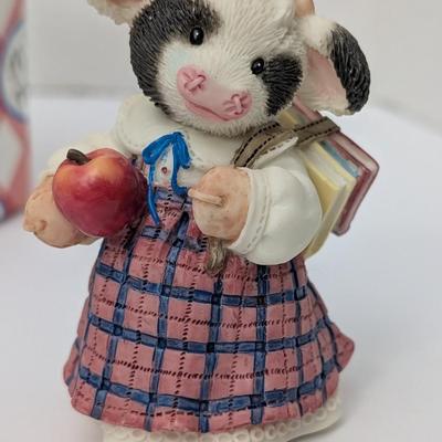 Vintage Mary's Moo Moos Figurine 1996 "Making The Grade" Enesco Cow School