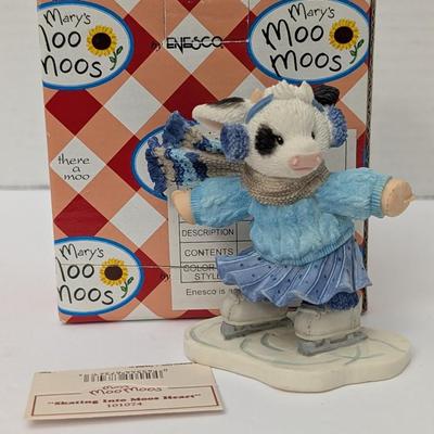 Vintage Mary's Moo Moos Figurine 2000 "Skating Into Moos Heart" W/Box