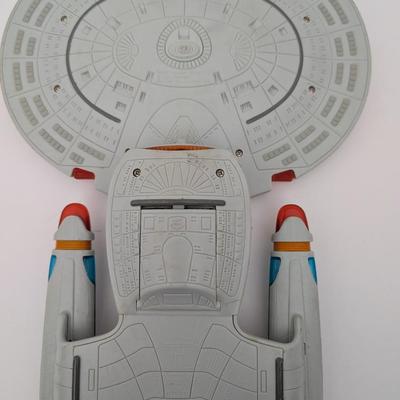 Star Trek The Next Generation USS Enterprise NCC-1701-D Playmates Starship Model Untested