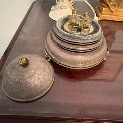 Vintage Vanity Lot 386